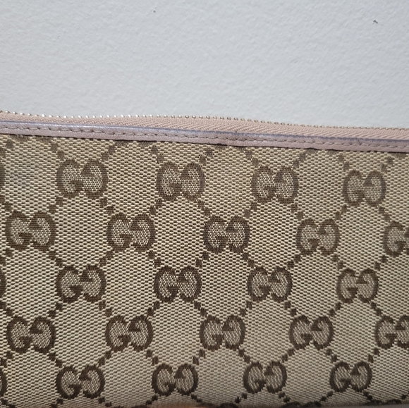 Gucci full zip around brown and pink wallet. GUC - Picture 5 of 14